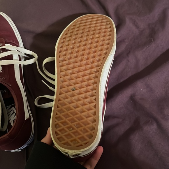 I am selling new vans size 8/5 only worn 3 times and is the color burgundy - Picture 6 of 6